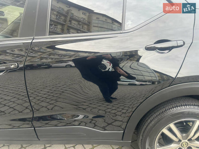 Черный Ниссан Kicks, объемом двигателя 1.6 л и пробегом 28 тыс. км за 14700 $, фото 15 на Automoto.ua