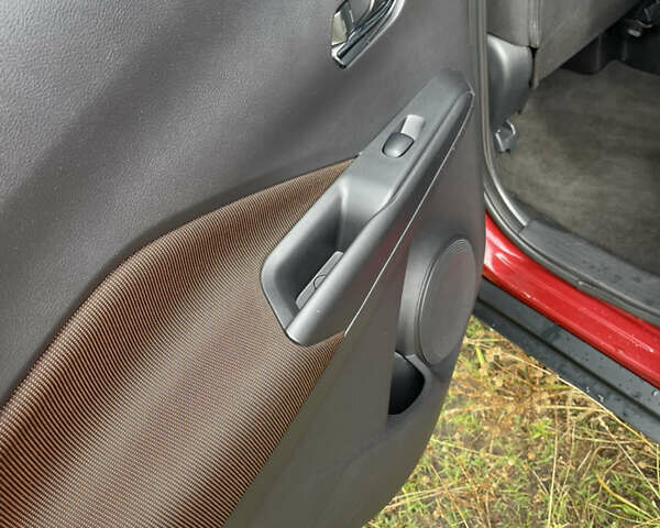 Красный Ниссан Kicks, объемом двигателя 1.6 л и пробегом 51 тыс. км за 16500 $, фото 21 на Automoto.ua