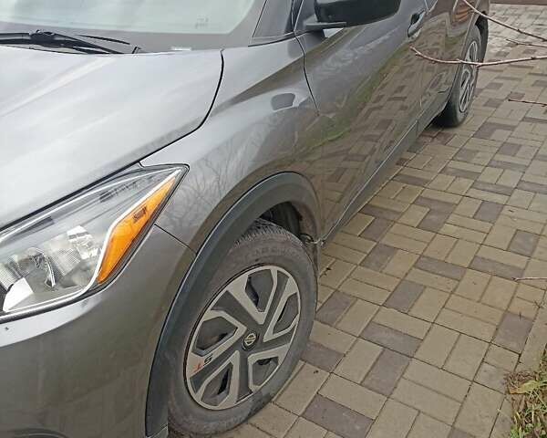 Серый Ниссан Kicks, объемом двигателя 1.6 л и пробегом 43 тыс. км за 14000 $, фото 4 на Automoto.ua