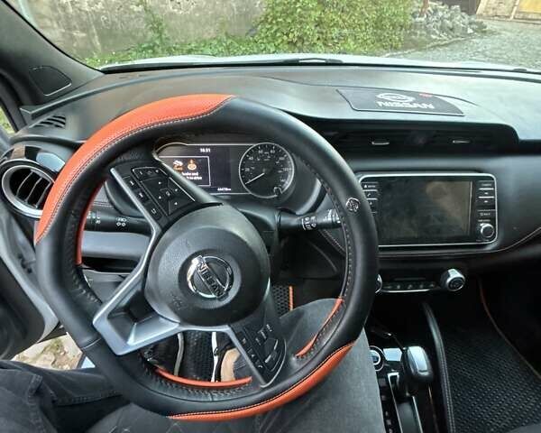 Серый Ниссан Kicks, объемом двигателя 1.6 л и пробегом 45 тыс. км за 16000 $, фото 13 на Automoto.ua