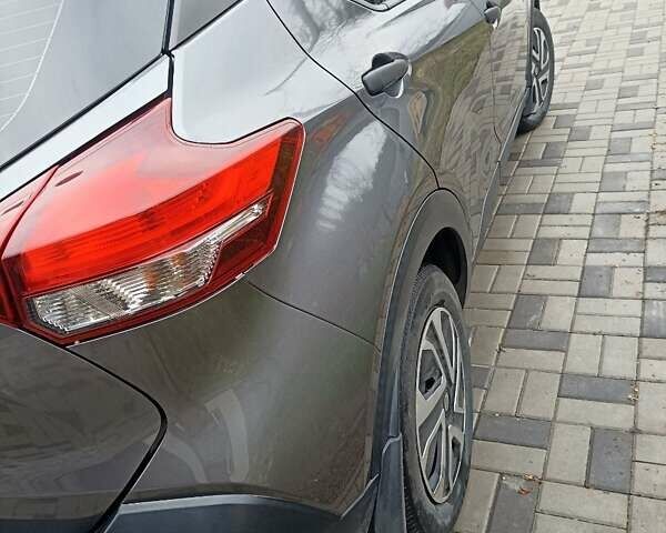 Серый Ниссан Kicks, объемом двигателя 1.6 л и пробегом 43 тыс. км за 14000 $, фото 2 на Automoto.ua