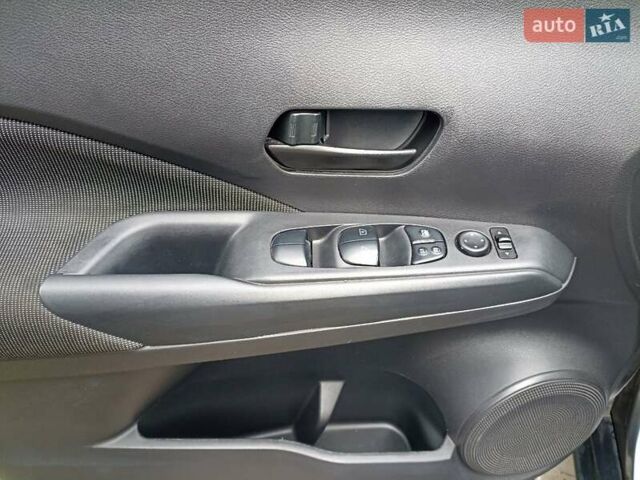 Серый Ниссан Kicks, объемом двигателя 1.6 л и пробегом 43 тыс. км за 14000 $, фото 9 на Automoto.ua