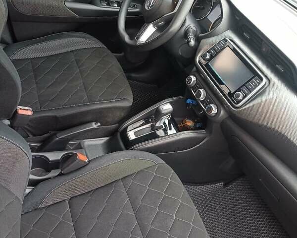 Серый Ниссан Kicks, объемом двигателя 1.6 л и пробегом 43 тыс. км за 14000 $, фото 8 на Automoto.ua