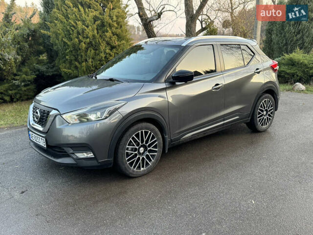 Серый Ниссан Kicks, объемом двигателя 1.6 л и пробегом 38 тыс. км за 14000 $, фото 3 на Automoto.ua
