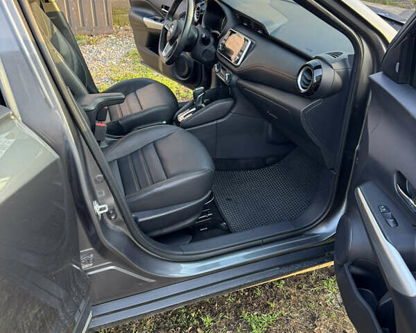 Серый Ниссан Kicks, объемом двигателя 1.6 л и пробегом 38 тыс. км за 14000 $, фото 11 на Automoto.ua