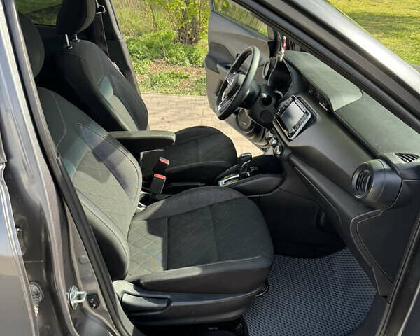 Серый Ниссан Kicks, объемом двигателя 1.6 л и пробегом 72 тыс. км за 14300 $, фото 22 на Automoto.ua