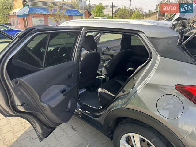 Серый Ниссан Kicks, объемом двигателя 1.6 л и пробегом 72 тыс. км за 14300 $, фото 29 на Automoto.ua