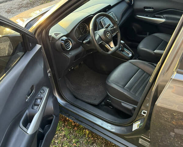 Серый Ниссан Kicks, объемом двигателя 1.6 л и пробегом 38 тыс. км за 14000 $, фото 6 на Automoto.ua