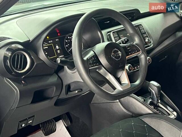 Серый Ниссан Kicks, объемом двигателя 1.6 л и пробегом 138 тыс. км за 13899 $, фото 9 на Automoto.ua