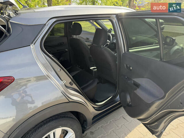 Серый Ниссан Kicks, объемом двигателя 1.6 л и пробегом 72 тыс. км за 14300 $, фото 19 на Automoto.ua