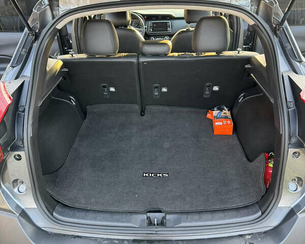 Серый Ниссан Kicks, объемом двигателя 1.6 л и пробегом 38 тыс. км за 14000 $, фото 15 на Automoto.ua