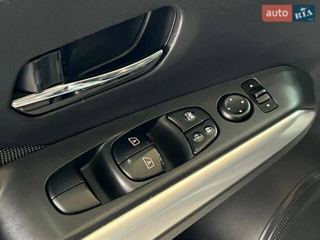 Серый Ниссан Kicks, объемом двигателя 1.6 л и пробегом 138 тыс. км за 13899 $, фото 10 на Automoto.ua