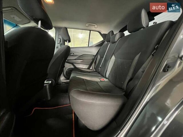 Серый Ниссан Kicks, объемом двигателя 1.6 л и пробегом 138 тыс. км за 13899 $, фото 24 на Automoto.ua