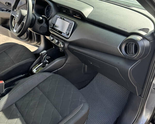 Серый Ниссан Kicks, объемом двигателя 1.6 л и пробегом 72 тыс. км за 14300 $, фото 23 на Automoto.ua