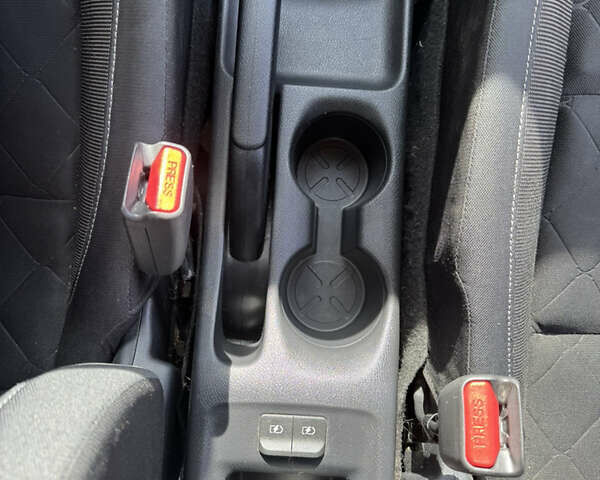 Серый Ниссан Kicks, объемом двигателя 1.6 л и пробегом 72 тыс. км за 14300 $, фото 33 на Automoto.ua