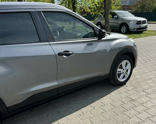 Серый Ниссан Kicks, объемом двигателя 1.6 л и пробегом 72 тыс. км за 14300 $, фото 5 на Automoto.ua