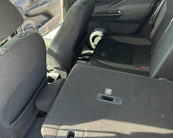 Серый Ниссан Kicks, объемом двигателя 1.6 л и пробегом 72 тыс. км за 14300 $, фото 25 на Automoto.ua