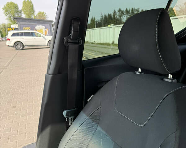 Серый Ниссан Kicks, объемом двигателя 1.6 л и пробегом 72 тыс. км за 14300 $, фото 30 на Automoto.ua