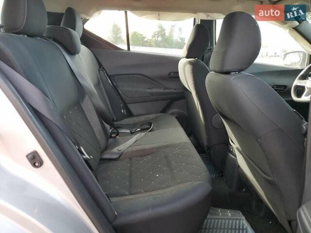 Серый Ниссан Kicks, объемом двигателя 1.6 л и пробегом 81 тыс. км за 3000 $, фото 10 на Automoto.ua