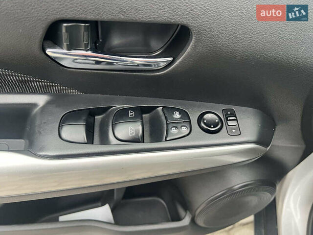 Серый Ниссан Kicks, объемом двигателя 1.6 л и пробегом 85 тыс. км за 14590 $, фото 16 на Automoto.ua