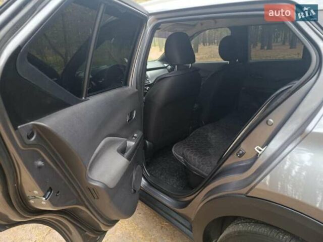 Серый Ниссан Kicks, объемом двигателя 1.6 л и пробегом 110 тыс. км за 14300 $, фото 2 на Automoto.ua