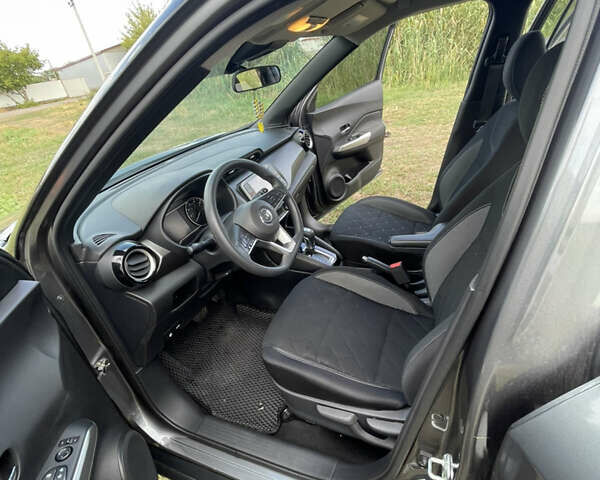 Серый Ниссан Kicks, объемом двигателя 1.6 л и пробегом 90 тыс. км за 15500 $, фото 18 на Automoto.ua