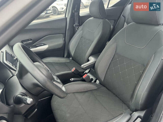 Серый Ниссан Kicks, объемом двигателя 1.6 л и пробегом 85 тыс. км за 14590 $, фото 19 на Automoto.ua