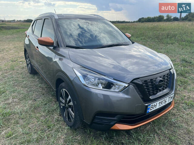 Серый Ниссан Kicks, объемом двигателя 1.6 л и пробегом 90 тыс. км за 15500 $, фото 3 на Automoto.ua