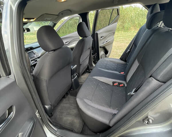 Серый Ниссан Kicks, объемом двигателя 1.6 л и пробегом 90 тыс. км за 15500 $, фото 19 на Automoto.ua