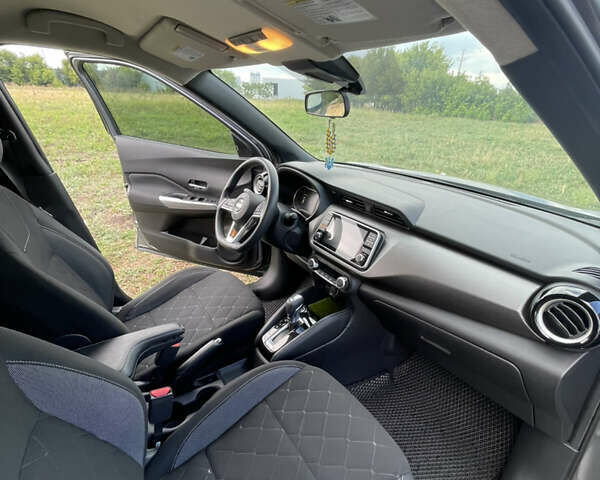 Серый Ниссан Kicks, объемом двигателя 1.6 л и пробегом 90 тыс. км за 15500 $, фото 14 на Automoto.ua