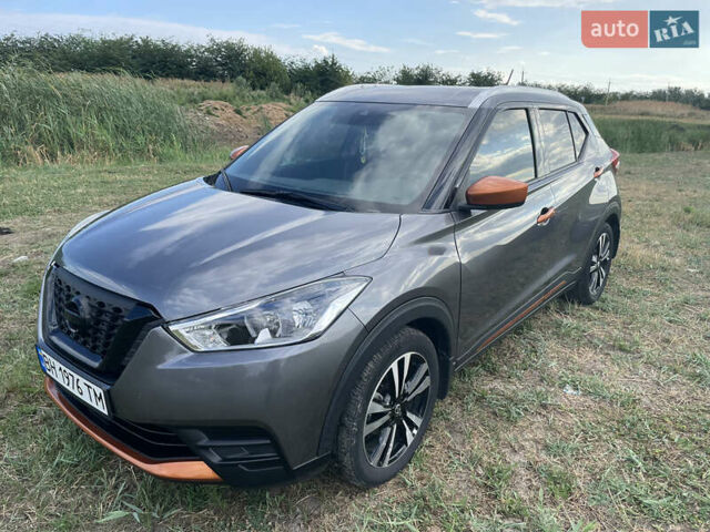 Серый Ниссан Kicks, объемом двигателя 1.6 л и пробегом 90 тыс. км за 15500 $, фото 2 на Automoto.ua