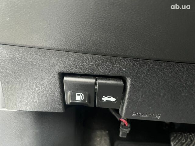 Серый Ниссан Kicks, объемом двигателя 1.6 л и пробегом 85 тыс. км за 14590 $, фото 23 на Automoto.ua