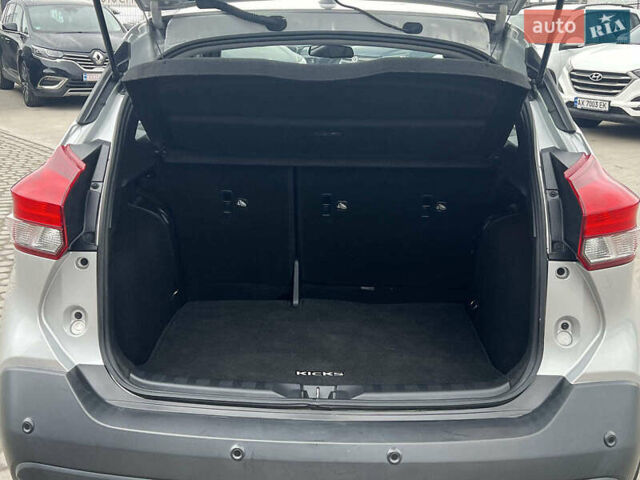 Серый Ниссан Kicks, объемом двигателя 1.6 л и пробегом 85 тыс. км за 14590 $, фото 8 на Automoto.ua