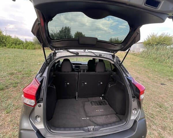 Серый Ниссан Kicks, объемом двигателя 1.6 л и пробегом 90 тыс. км за 15500 $, фото 10 на Automoto.ua