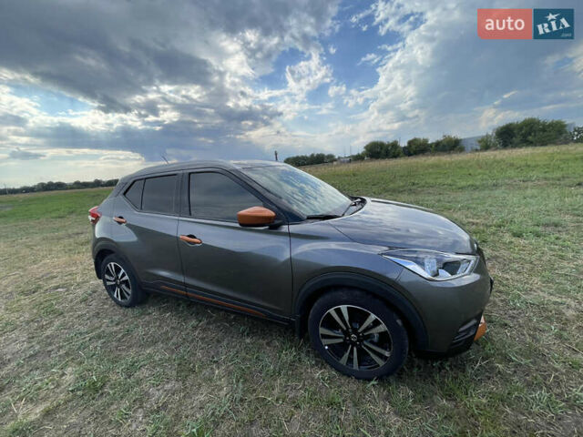 Серый Ниссан Kicks, объемом двигателя 1.6 л и пробегом 90 тыс. км за 15500 $, фото 5 на Automoto.ua