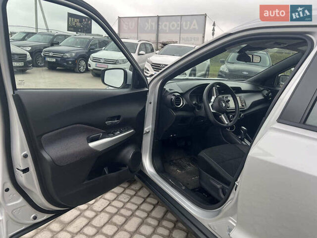 Серый Ниссан Kicks, объемом двигателя 1.6 л и пробегом 85 тыс. км за 14590 $, фото 17 на Automoto.ua