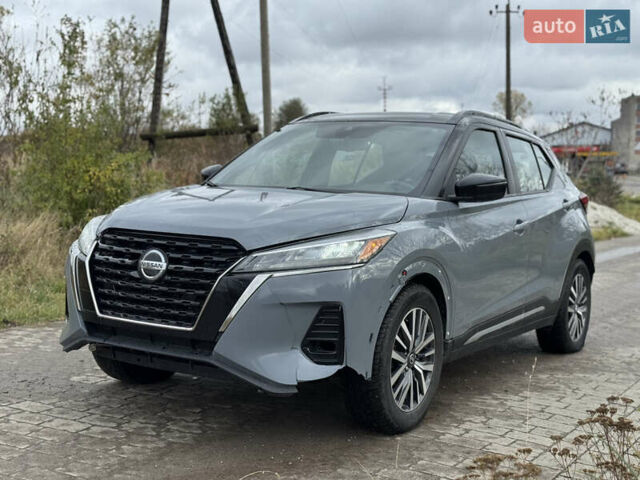 Серый Ниссан Kicks, объемом двигателя 1.6 л и пробегом 122 тыс. км за 12100 $, фото 2 на Automoto.ua