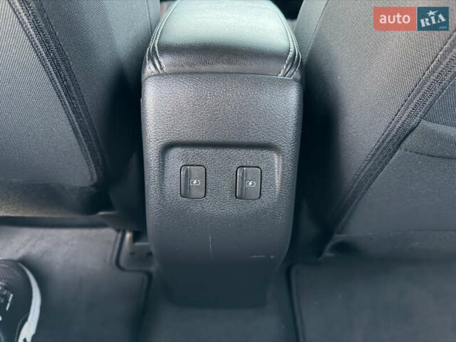 Серый Ниссан Kicks, объемом двигателя 1.6 л и пробегом 60 тыс. км за 16555 $, фото 55 на Automoto.ua