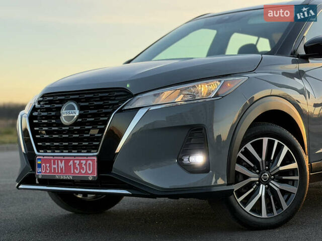 Серый Ниссан Kicks, объемом двигателя 1.6 л и пробегом 60 тыс. км за 16555 $, фото 2 на Automoto.ua