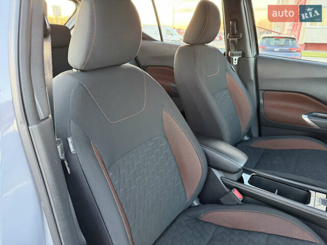 Серый Ниссан Kicks, объемом двигателя 1.6 л и пробегом 60 тыс. км за 16555 $, фото 61 на Automoto.ua