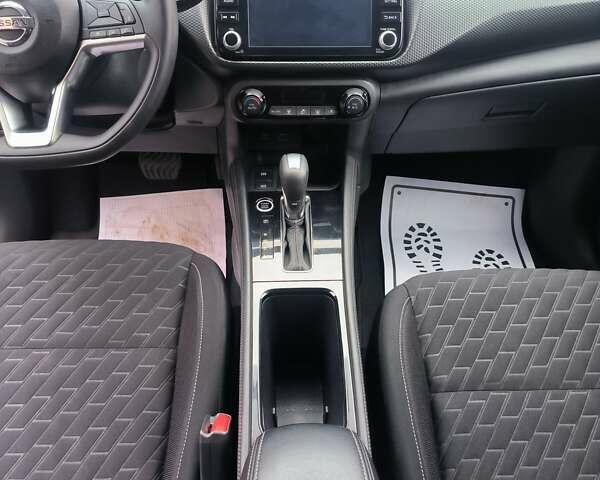 Серый Ниссан Kicks, объемом двигателя 1.6 л и пробегом 59 тыс. км за 14800 $, фото 22 на Automoto.ua