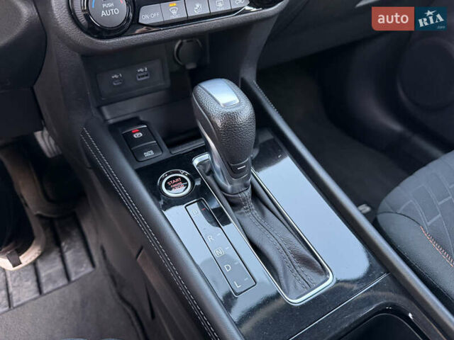 Серый Ниссан Kicks, объемом двигателя 1.6 л и пробегом 60 тыс. км за 16555 $, фото 48 на Automoto.ua