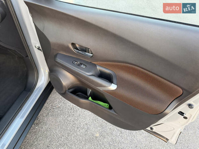 Серый Ниссан Kicks, объемом двигателя 1.6 л и пробегом 60 тыс. км за 16555 $, фото 60 на Automoto.ua