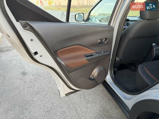 Серый Ниссан Kicks, объемом двигателя 1.6 л и пробегом 60 тыс. км за 16555 $, фото 56 на Automoto.ua