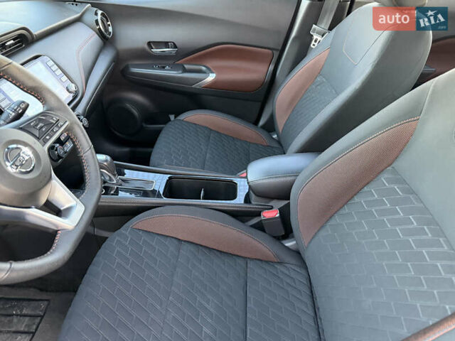 Серый Ниссан Kicks, объемом двигателя 1.6 л и пробегом 60 тыс. км за 16555 $, фото 39 на Automoto.ua