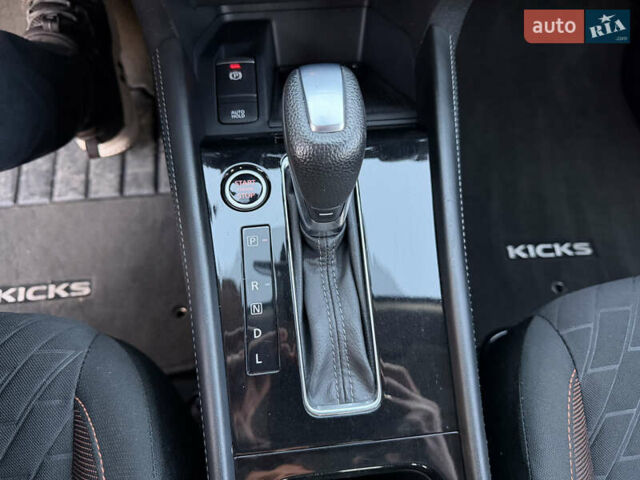 Серый Ниссан Kicks, объемом двигателя 1.6 л и пробегом 60 тыс. км за 16555 $, фото 49 на Automoto.ua