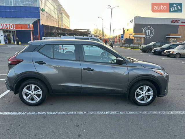 Серый Ниссан Kicks, объемом двигателя 1.6 л и пробегом 40 тыс. км за 15800 $, фото 3 на Automoto.ua