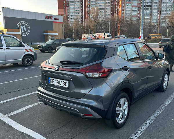 Серый Ниссан Kicks, объемом двигателя 1.6 л и пробегом 40 тыс. км за 15800 $, фото 4 на Automoto.ua
