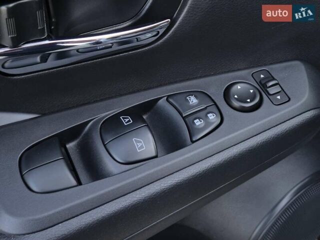 Сірий Ніссан Kicks, об'ємом двигуна 1.6 л та пробігом 49 тис. км за 19999 $, фото 40 на Automoto.ua