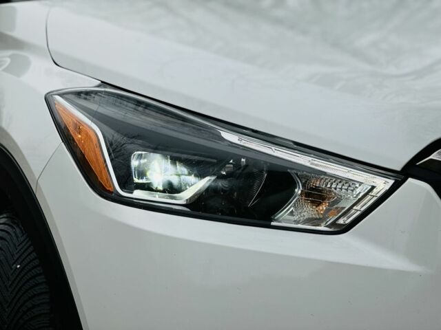 Белый Ниссан Kix, объемом двигателя 1.6 л и пробегом 96 тыс. км за 14500 $, фото 5 на Automoto.ua